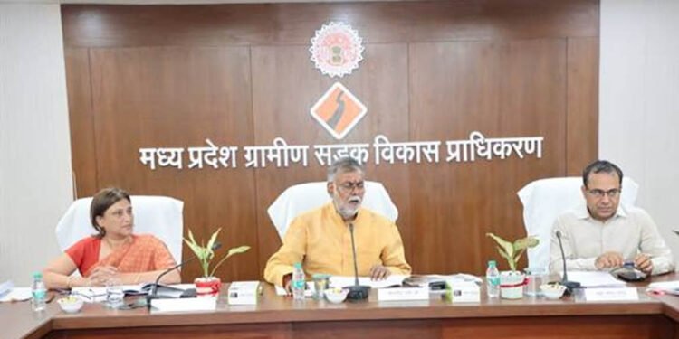 स्वच्छ भारत मिशन के प्रभावी क्रियान्वयन के लिए दीर्घकालिक कार्य योजना करें तैयार: मंत्री पटेल