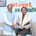 हज यात्रा संपन्न होने पर हज कमेटी अध्यक्ष ने सीएम विष्णु देव साय को भेंट किया ज़मज़म जल और खजूर