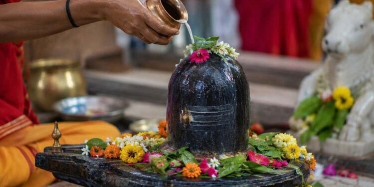 सावन 2026 में पड़ेंगे 4 सोमवार, जानें पूरी तारीख और महत्व