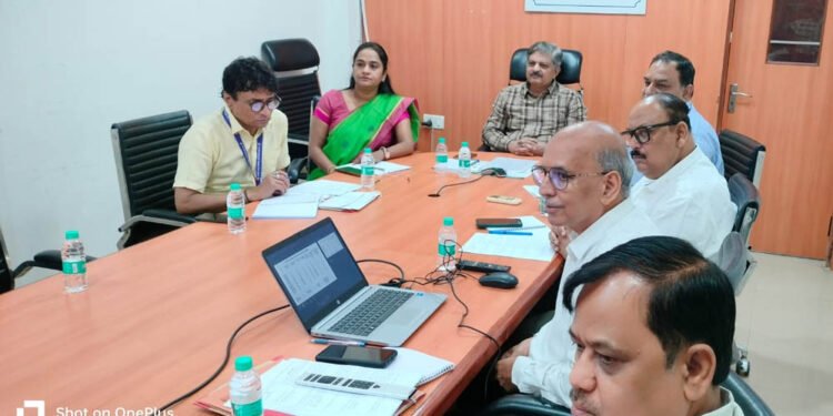 उप निर्वाचन का कार्य निष्पक्षता व गंभीरता के साथ करें : मुख्य निर्वाचन पदाधिकारी झा