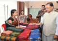रायपुर : करघे से कमाई तक: धमतरी के ग्राम नारी की बुनकर महिलाओं ने लिखी आत्मनिर्भरता की नई इबारत