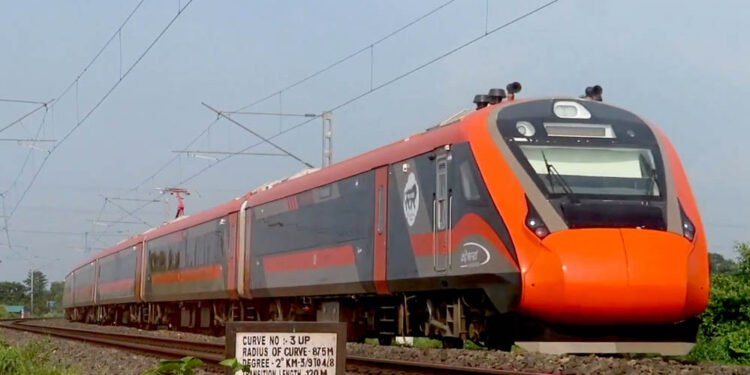 भोपाल-लखनऊ के बीच दौड़ेगी 20 कोच वाली वंदे भारत एक्सप्रेस, जल्द जारी होगा शेड्यूल