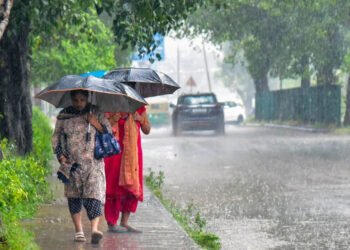 MP Weather Update: मध्य प्रदेश में फिर मेहरबान मानसून, 15 जिलों में भारी से अति भारी बारिश का अलर्ट, 4 दिन जमकर बरसेंगे बादल