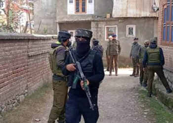 जम्मू-कश्मीर में आतंकी हमले की आशंका! अनंतनाग के लाल चौक पर फायरिंग, हेड कॉन्स्टेबल शहीद