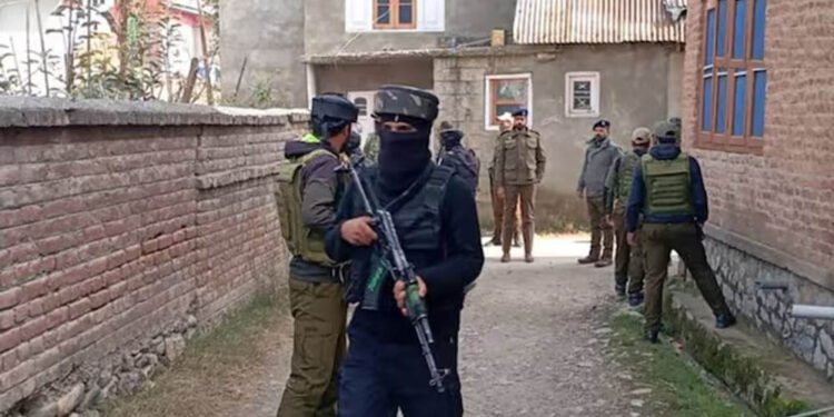 जम्मू-कश्मीर में आतंकी हमले की आशंका! अनंतनाग के लाल चौक पर फायरिंग, हेड कॉन्स्टेबल शहीद