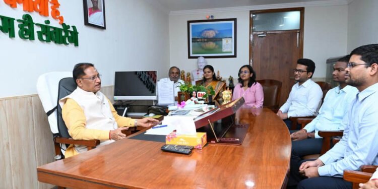 पूरी निष्ठा और सेवा भाव से करें जनसेवा, विकसित छत्तीसगढ़ के निर्माण में निभाएं महत्वपूर्ण भूमिका : मुख्यमंत्री विष्णु देव साय