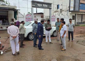 बारिश से पहले होनी थी तैयारी, तब क्रिकेट में व्यस्त थीं महापौर! अब व्यवस्थाएं संभालने सड़क पर उतरे निगम आयुक्त, तो शुरू हुई सियासत