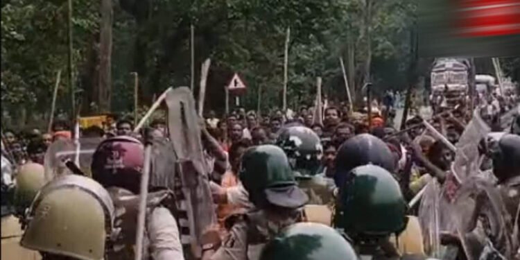 छत्तीसगढ़ के सूरजपुर में भूमि अधिग्रहण पर बवाल! हिंसक झड़प में DSP समेत 24 से ज्यादा पुलिसकर्मी घायल