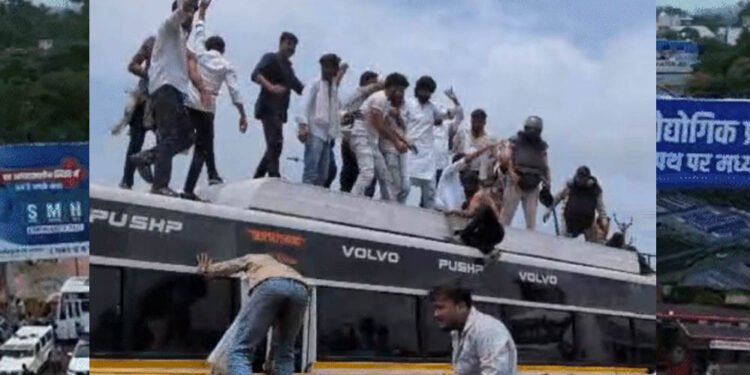 भोपाल में किसान आंदोलन के बीच बड़ा फैसला, CM मोहन यादव ने बनाई वार्ता समिति; अर्धनग्न प्रदर्शन से बढ़ा सियासी ताप
