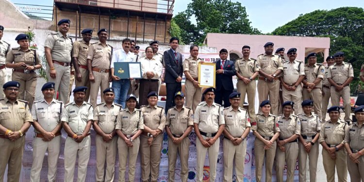 नशे से दूरी है जरूरी 2.0 अभियान बना मिसाल, बड़वानी पुलिस का नाम वर्ल्ड बुक ऑफ रिकॉर्ड्स में दर्ज