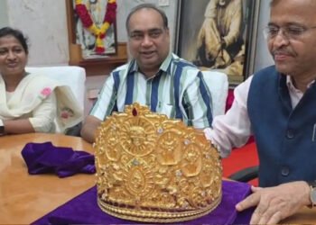 गुरु पूर्णिमा पर साईं बाबा को 1 करोड़ का स्वर्ण मुकुट भेंट, हीरे-रत्नों से जड़ा अनोखा उपहार