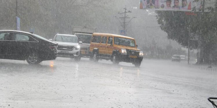 MP Weather: मध्य प्रदेश में एक्टिव हुआ मॉनसून, झमाझम बारिश; इन जिलों के लिए रेड अलर्ट जारी