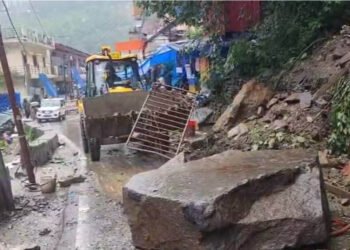 चारधाम यात्रा पर बारिश का कहर, नदियां उफान पर; बदरीनाथ नेशनल हाईवे बंद, यात्रियों की बढ़ी मुश्किलें