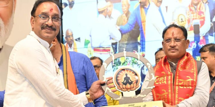 मुख्यमंत्री विष्णु देव साय ने किया योग को जन-जन तक पहुंचाने का आह्वान