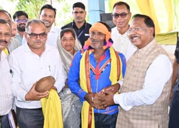 रायपुर : कृत्रिम गर्भाधान से पशुधन विकास की मिसाल बना ग्राम पुरी