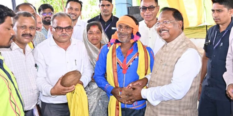 रायपुर : कृत्रिम गर्भाधान से पशुधन विकास की मिसाल बना ग्राम पुरी
