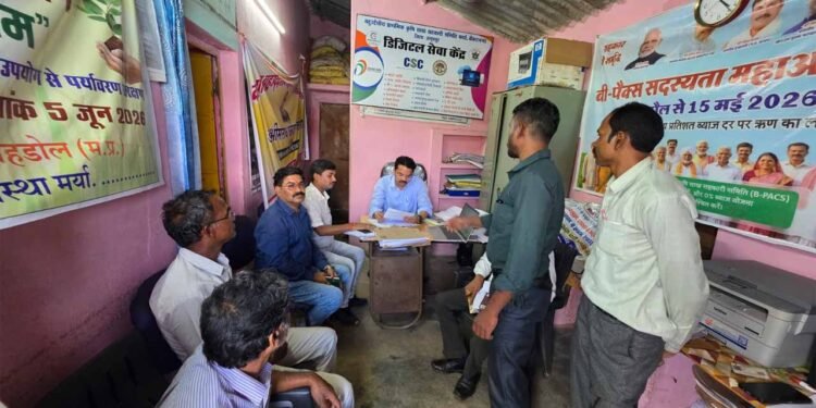 कलेक्टर के निर्देशन में एसडीएम ने वेंकटनगर सहकारी समिति का किया निरीक्षण