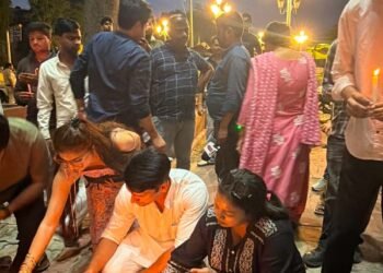 धर्मेंद्र प्रधान इस्तीफे के बाद ग्वालियर में युवा कांग्रेस ने निकाला कैंडल मार्च