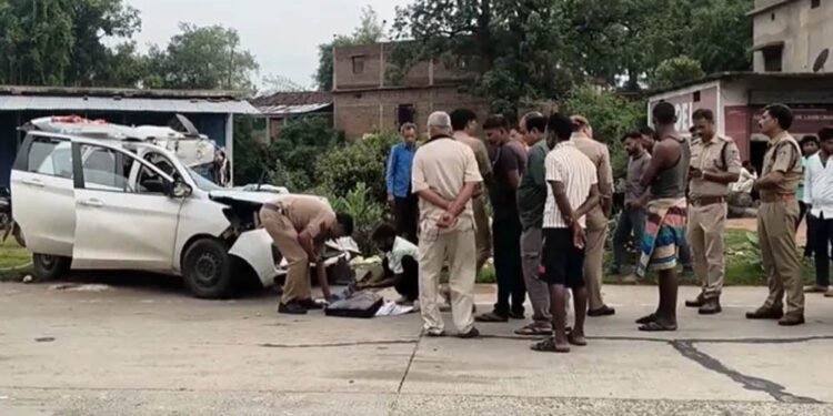 उमरिया में भीषण सड़क हादसा, NH-43 पर खड़े ट्रक से टकराई कार, 5 लोगों की दर्दनाक मौत