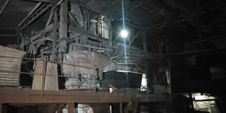 उरला की फैक्ट्री दुर्घटना के बाद सख्त कार्रवाई, मृतक श्रमिकों के कंपनी प्रबंधन द्वारा परिजनों को 30-30 लाख रुपये का मुआवजा देने पर सहमति