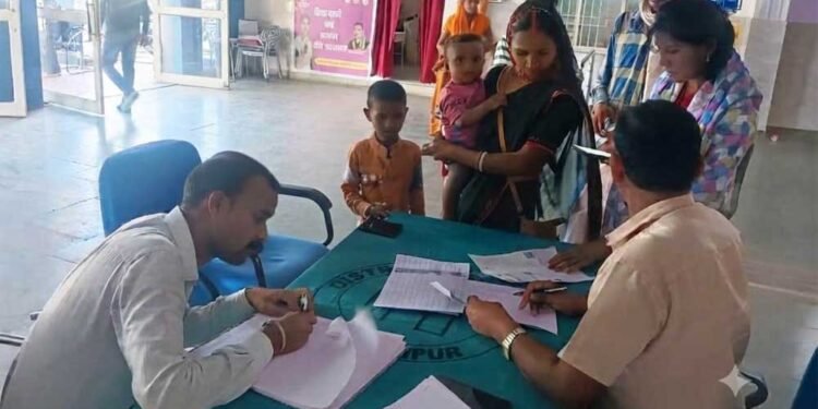 दिव्यांग बच्चों के लिए बलरामपुर में लगा विशेष यूडीआईडी कैंप