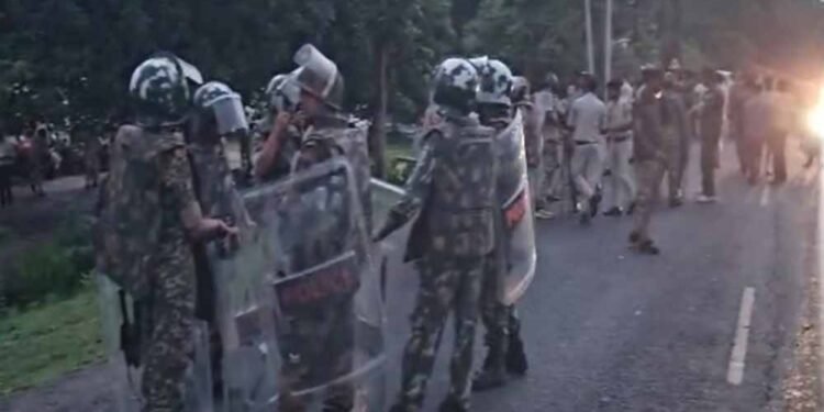 CG हिंसा पर बड़ा एक्शन: 150 ग्रामीणों पर FIR, SDOP समेत कई पुलिसकर्मियों पर हुआ था जानलेवा हमला