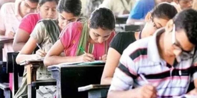 रायपुर समेत चार केंद्रों पर सहायक कमांडेंट भर्ती परीक्षा जारी, अभ्यर्थियों में दिखा उत्साह