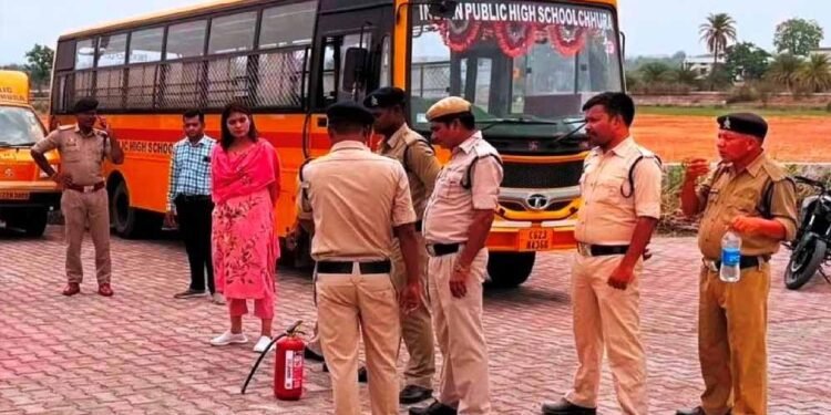 रायपुर पुलिस का बड़ा अभियान, 200 स्कूल बसों और ड्राइवरों की हो रही जांच
