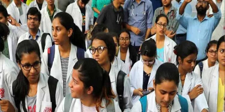 CG में डॉक्टरों को बड़ी राहत के संकेत! UG बॉन्ड खत्म, PG में एक साल बॉन्ड पर बनी सहमति