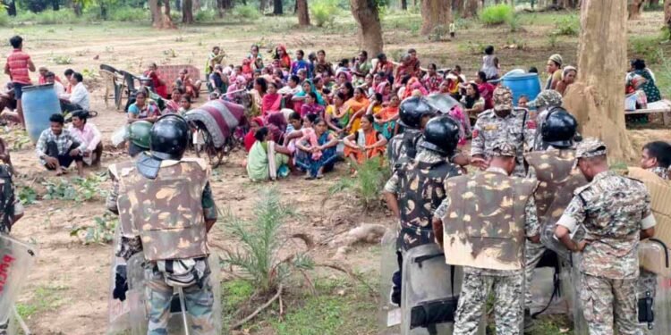 बस्तर में धर्मांतरण विवाद ने पकड़ा तूल, कई गांवों में तनाव, भारी पुलिस बल तैनात