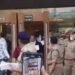 डोंगरगढ़ में फॉरेक्स ट्रेडिंग के नाम पर अरबों की ठगी, निवेशकों ने आरोपी के घर का किया घेराव