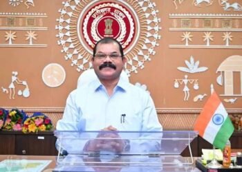 छत्तीसगढ़ में बड़ा प्रशासनिक फेरबदल, GPM कलेक्टर संतोष देवांगन हटाए गए, 5 IAS अधिकारियों के प्रभार बदले