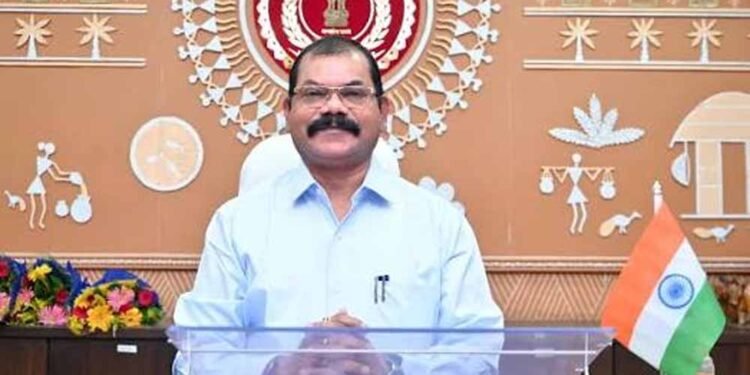 छत्तीसगढ़ में बड़ा प्रशासनिक फेरबदल, GPM कलेक्टर संतोष देवांगन हटाए गए, 5 IAS अधिकारियों के प्रभार बदले