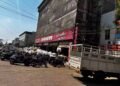Raipur News: पंडरी कपड़ा मार्केट की सबसे पुरानी होलसेल दुकान से हटाया गया अवैध कब्जा