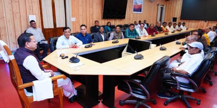 देवभूमि और छत्तीसगढ़ के बीच बढ़ा वैचारिक सेतु:मुख्यमंत्री धामी से मिले छत्तीसगढ़ के मीडिया प्रतिनिधि