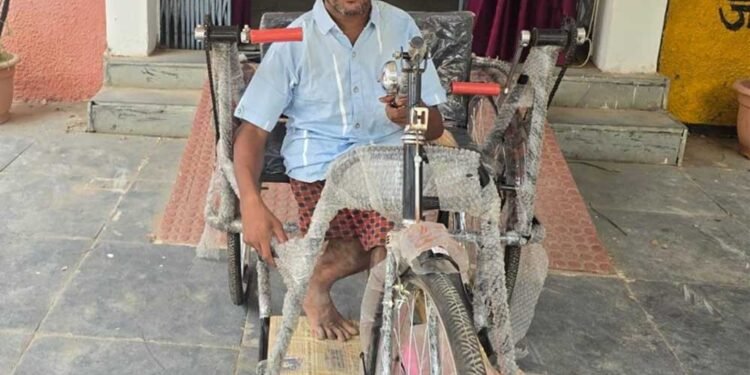 24 घंटे में मिली ट्राइसाइकिल, मुख्यमंत्री विष्णुदेव साय की संवेदनशील पहल से दिव्यांग गणेश राम यादव के जीवन को मिली नई रफ्तार