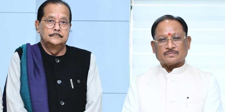 मुख्यमंत्री विष्णु देव साय से झारखंड के वित्त मंत्री राधाकृष्ण किशोर ने की सौजन्य भेंट