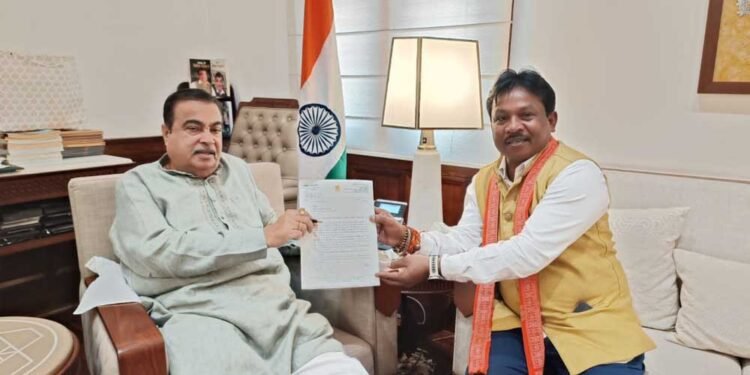 बस्तर में सड़क विकास को मिलेगी नई गति : सांसद महेश कश्यप ने केंद्रीय मंत्री नितिन गडकरी से की मुलाकात