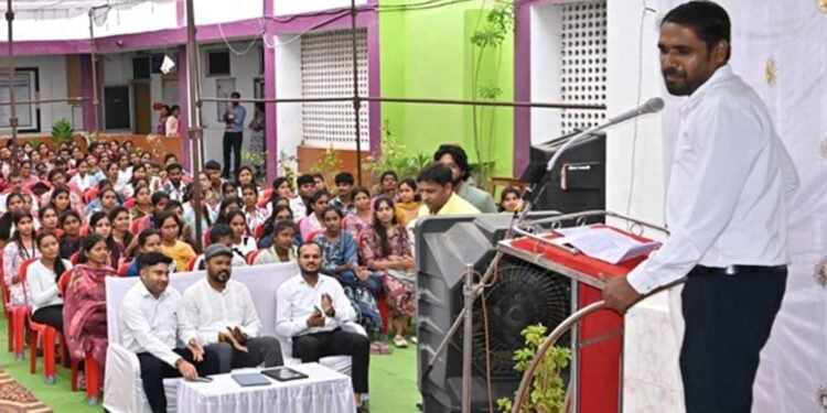 धमतरी प्रशासन की अनूठी ‘पहल’: युवाओं को मिलेगी मुफ्त कोचिंग