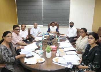 मध्यप्रदेश राज्य वित्त आयोग ने राजस्व विभाग के अधिकारियों के साथ की समीक्षा