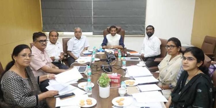 मध्यप्रदेश राज्य वित्त आयोग ने राजस्व विभाग के अधिकारियों के साथ की समीक्षा