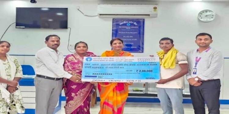संकट की घड़ी में बना सहारा: प्रधानमंत्री जीवन ज्योति बीमा योजना से मिला दो लाख रुपये का आर्थिक संबल