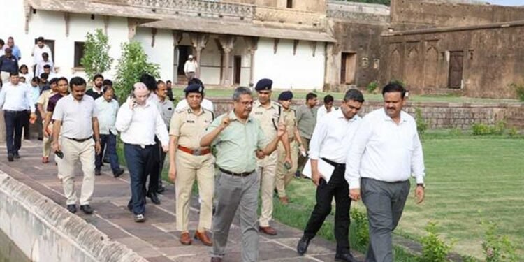 अपर मुख्य सचिव  शुक्ला और संभाग आयुक्त  शर्मा ने किया स्थल निरीक्षण