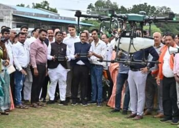 धमतरी बना प्रदेश का पहला जिला, जहाँ PACS  के जरिए किसानों को मिलेगी ड्रोन स्प्रेयर सेवा