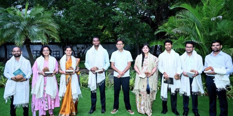 यूपीएससी 2025 के छत्तीसगढ़ टॉपरों ने वित्त मंत्री  ओपी चौधरी से की सौजन्य मुलाकात