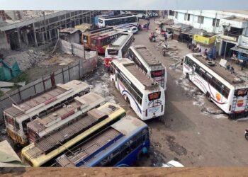 गुजरात-मुंबई में बारिश का कहर, कई ट्रेनें रद्द; बसें बनी सहारा, किराया 25% तक बढ़ा