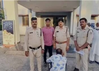 थाना निशातपुरा पुलिस की बड़ी कार्यवाही, कुख्यात 10000/-रुपये का इनामी बदमाश काला उर्फ नजफ ईरानी गिरफ्तार