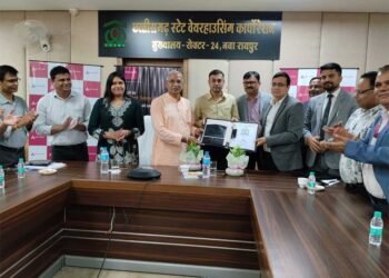 छत्तीसगढ़ स्टेट वेयरहाउसिंग कार्पोरेशन के कर्मचारियों को उपहार