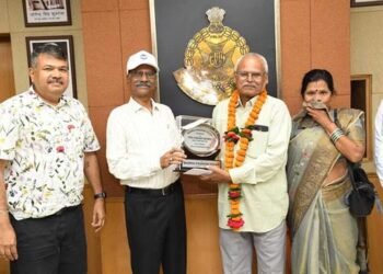 पुलिस मुख्यालय परिवार द्वारा 8 सेवानिवृत्‍त कर्मचारियों को दी गई भावभीनी विदाई