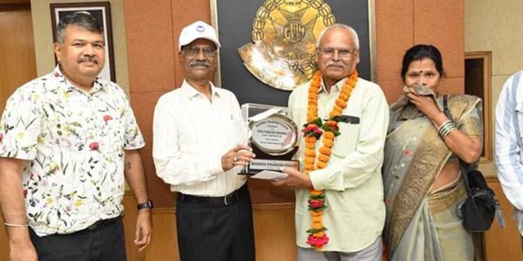 पुलिस मुख्यालय परिवार द्वारा 8 सेवानिवृत्त कर्मचारियों को दी गई भावभीनी विदाई